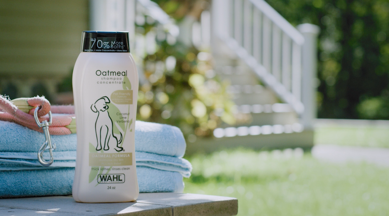 Wahl USA Dog Shampoo for Dry, Itchy Skin – Oatmeal, Coconut & Lime Scent, Gentle and Pet-Safe Formula, 24 oz
